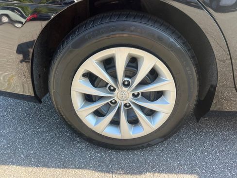 Used 2017 Toyota Camry LE FWD image 23