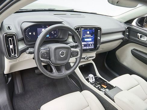 Used 2023 Volvo XC40 B5 Plus w/ Protection Package Premier AWD/4WD image 12