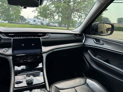 Used 2021 Jeep Grand Cherokee L Limited w/ Luxury Tech Group II image 17