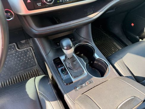 Used 2016 Toyota Highlander Limited AWD/4WD image 17