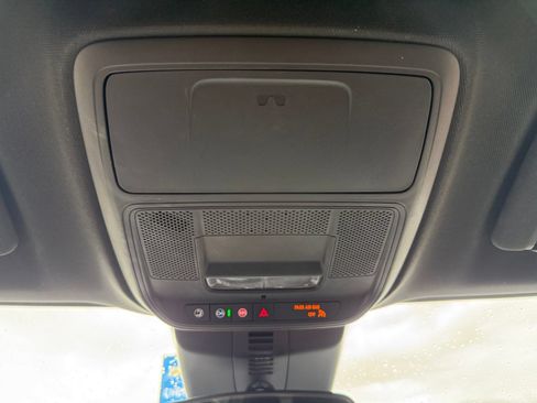 Used 2025 Chevrolet Traverse LT FWD image 20