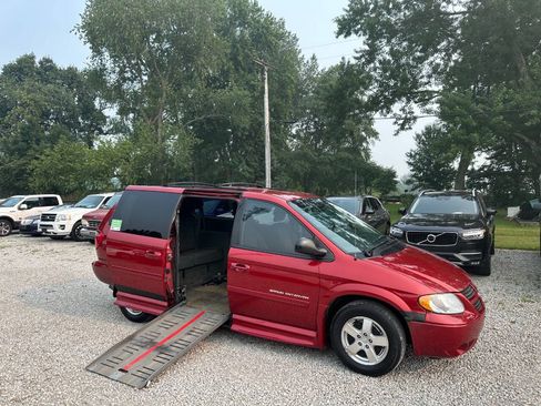 Used 2007 Dodge Grand Caravan SXT w/ Trailer Tow Prep Group FWD image 1