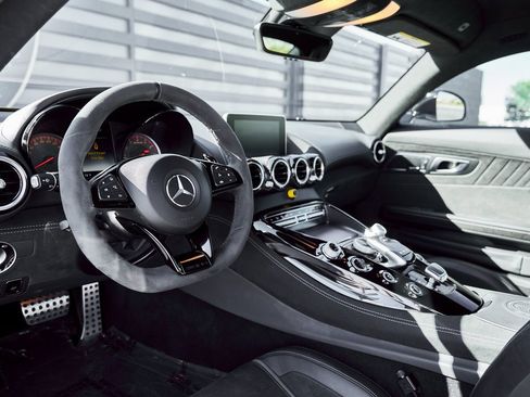 Used 2018 Mercedes-Benz AMG GT R image 2