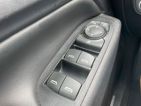 Used 2018 Chevrolet Equinox Premier image 21