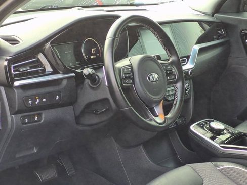 Used 2020 Kia Niro EX image 10