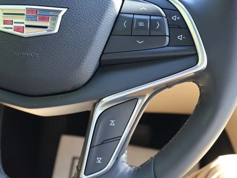 Used 2017 Cadillac XT5 Luxury w/ Driver Awareness Package FWD image 7