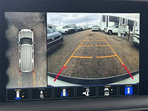 Used 2022 GMC Yukon XL SLT w/ SLT Luxury Package image 31