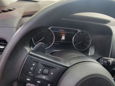 Used 2023 Nissan Rogue S image 2