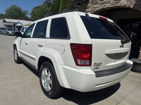 Used 2010 Jeep Grand Cherokee Laredo AWD/4WD image 3