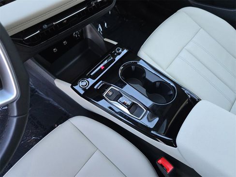 Certified 2025 Audi Q6 e-tron Premium w/ Convenience Package image 28