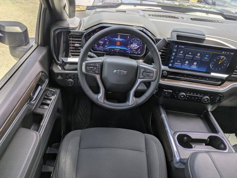 Used 2025 Chevrolet Silverado 2500 LT w/ Trail Boss Package AWD/4WD image 16