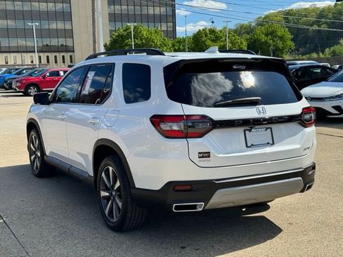 Used 2025 Honda Pilot Elite image 3