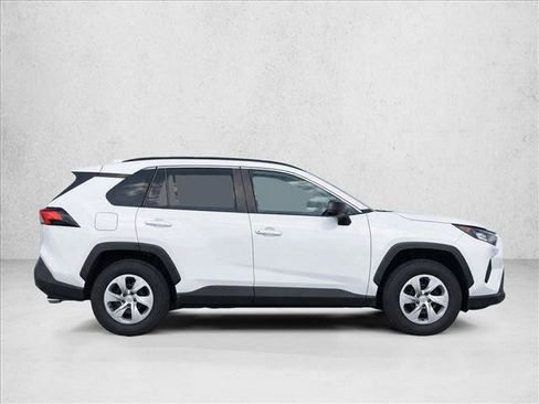 Used 2020 Toyota RAV4 LE FWD image 8