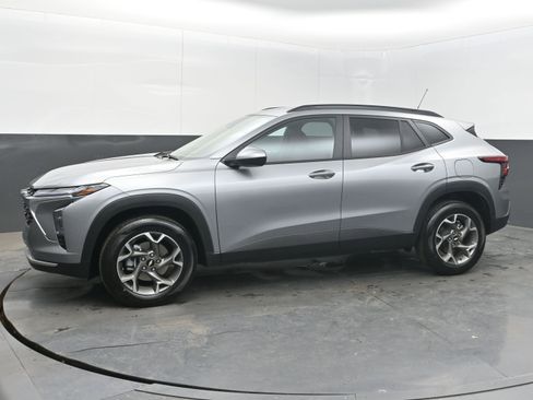 New 2026 Chevrolet Trax LT w/ Driver Confidence Package FWD image 5