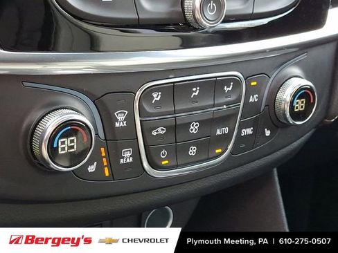 Certified 2023 Chevrolet Traverse LT w/ LT Premium Package image 20