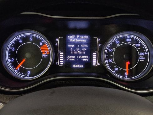 Used 2020 Jeep Cherokee Latitude Plus FWD image 23