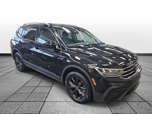 Used 2024 Volkswagen Tiguan SE image 3