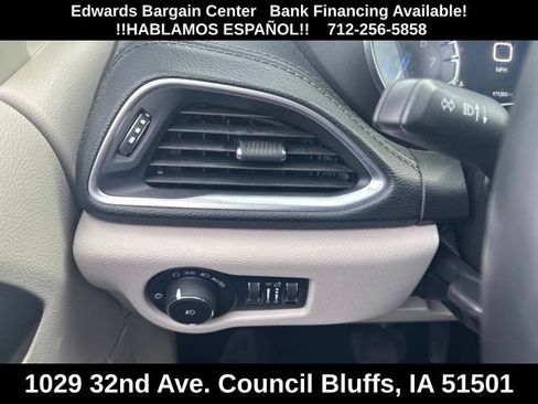 Used 2020 Chrysler Pacifica Limited FWD image 20