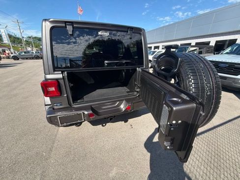 Used 2021 Jeep Wrangler Unlimited Sahara AWD/4WD image 6