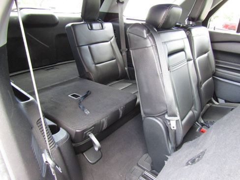 Used 2022 Ford Explorer XLT AWD/4WD image 28