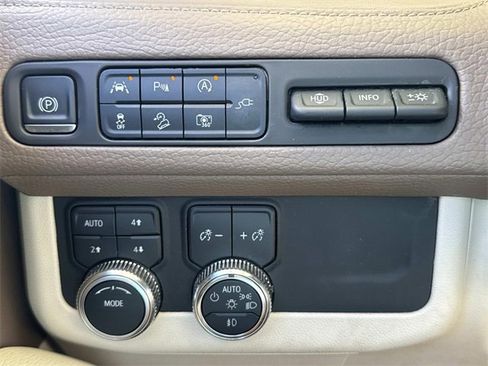 Used 2022 GMC Yukon XL Denali image 21