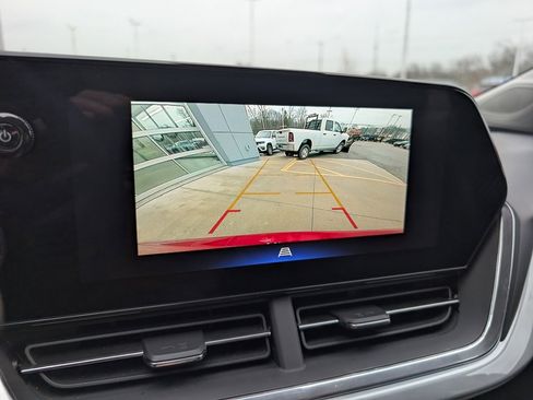 Used 2024 Chevrolet Trax LT w/ Driver Confidence Package image 3