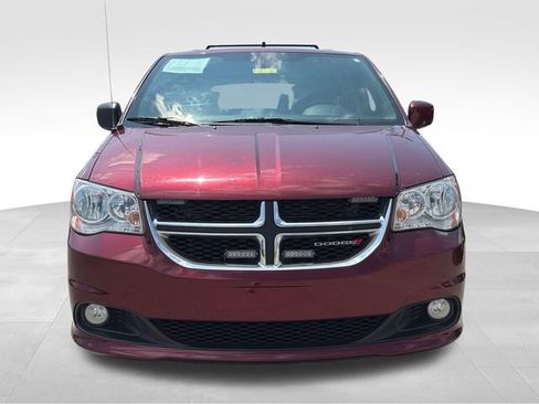 Used 2020 Dodge Grand Caravan SXT FWD image 2