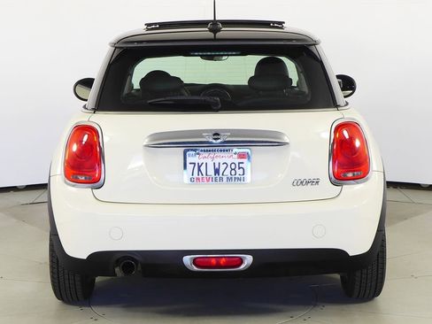 Used 2015 MINI Cooper 2-Door Hardtop image 8