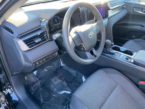 Used 2025 Toyota Camry LE image 34