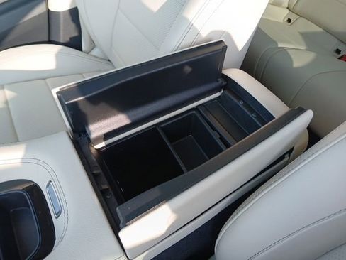 Used 2025 Mercedes-Benz GLE 450e 4MATIC image 23