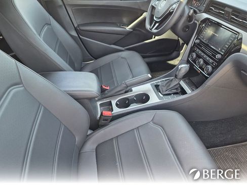 Used 2021 Volkswagen Passat 2.0T SE image 30