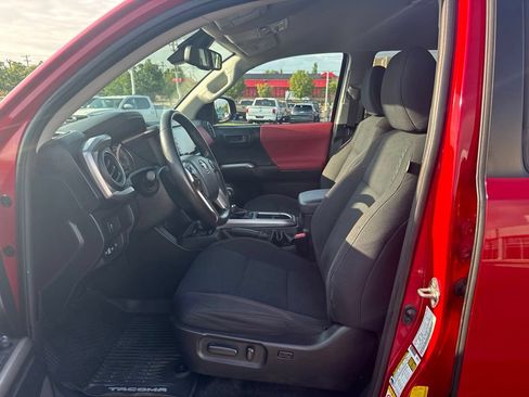 Used 2020 Toyota Tacoma SR5 AWD/4WD image 8