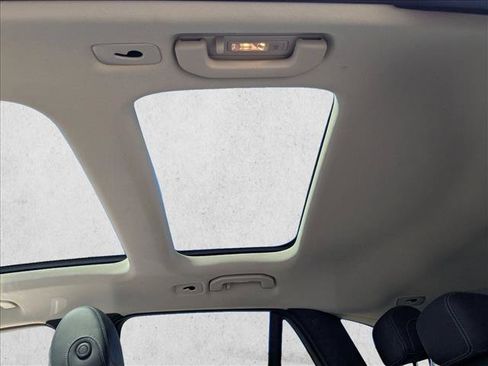 Used 2019 Mercedes-Benz GLC 300 image 18