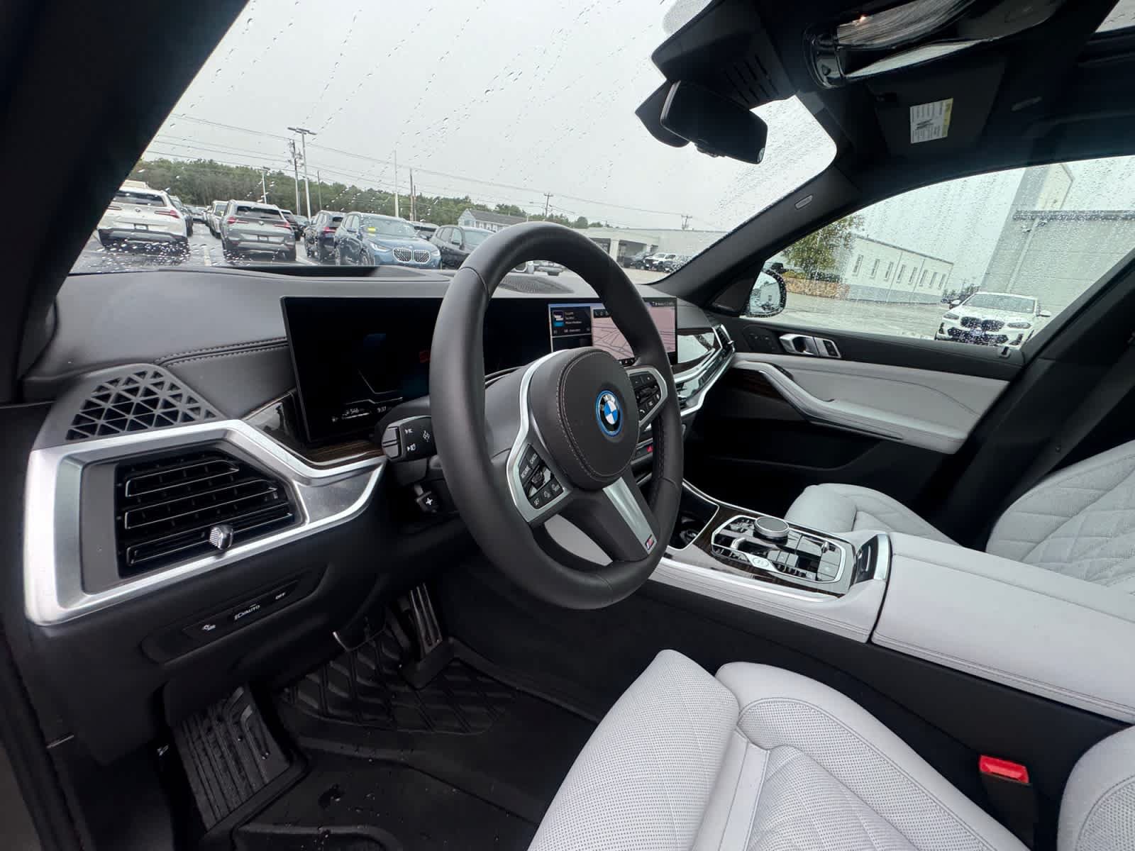 Used 2026 BMW X5 xDrive50e w/ M Sport Package AWD/4WD image 23