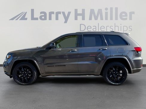 Used 2021 Jeep Grand Cherokee Laredo X image 3