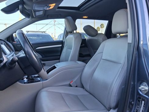 Used 2019 Toyota Highlander XLE image 10