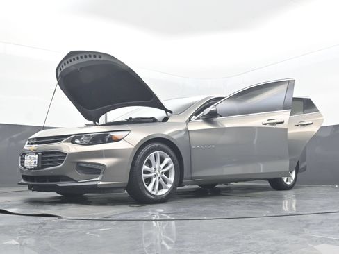 Used 2018 Chevrolet Malibu LT w/ Driver Confidence Package FWD image 38