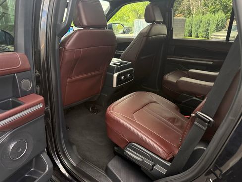 Used 2024 Ford Expedition Limited AWD/4WD image 37