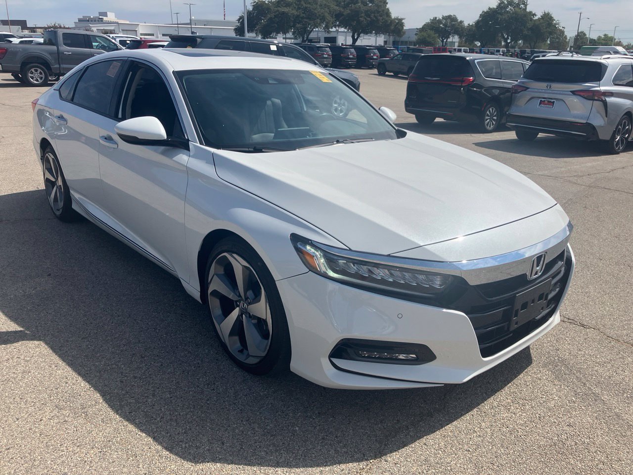 Used 2020 Honda Accord Touring image 3