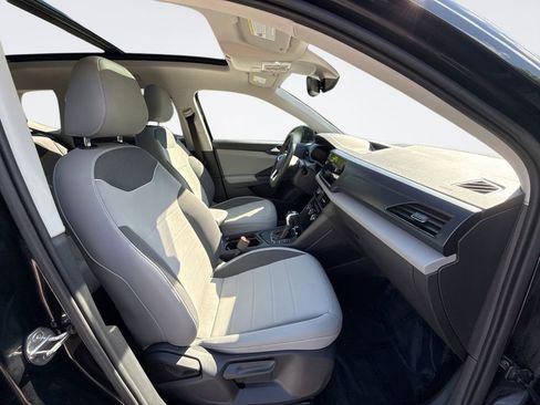 Used 2023 Volkswagen Taos SE w/ Panoramic Sunroof Package FWD image 28