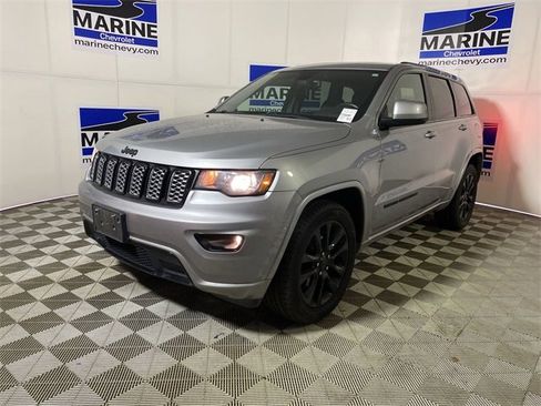 Used 2017 Jeep Grand Cherokee Altitude image 14