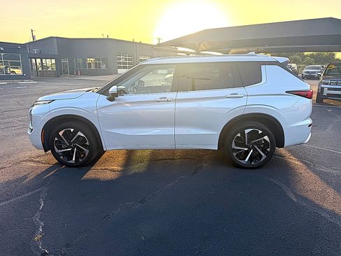 Used 2023 Mitsubishi Outlander SEL FWD image 4