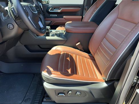 Used 2025 GMC Sierra 1500 Denali Ultimate AWD/4WD image 12
