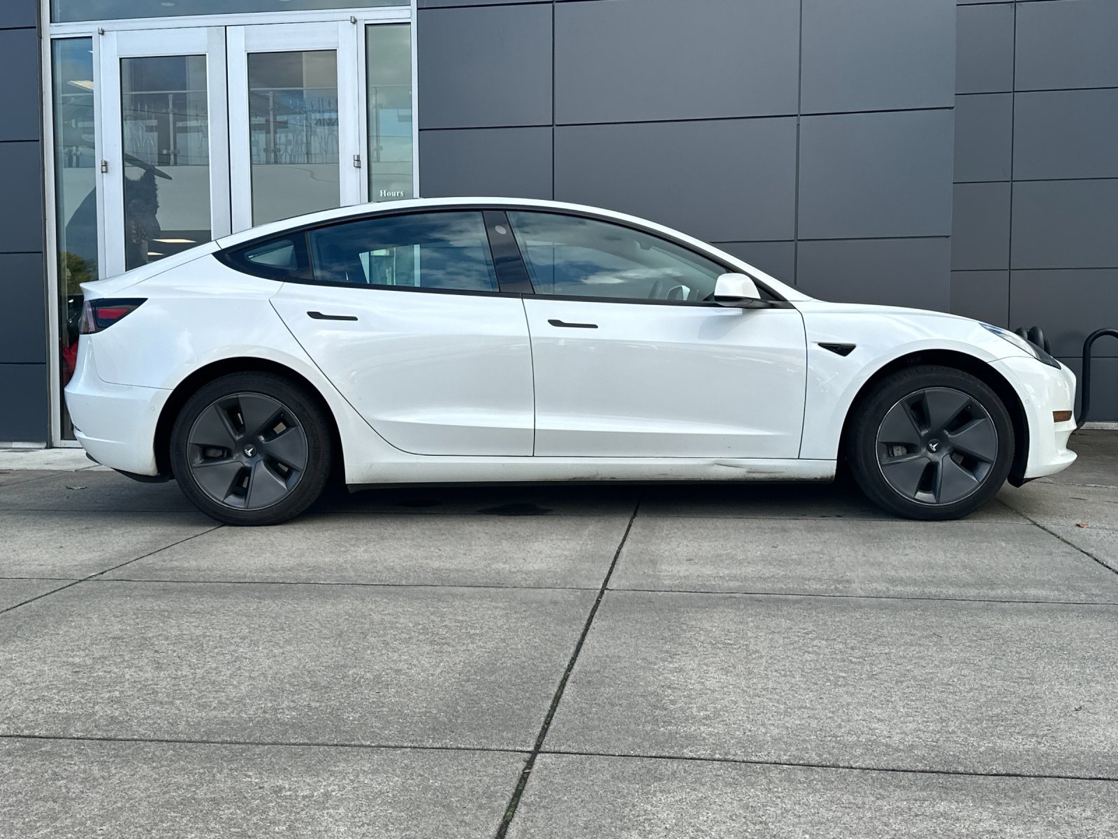 Used 2021 Tesla Model 3 Long Range AWD/4WD image 3
