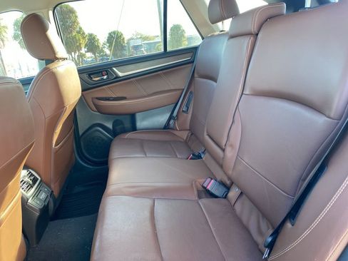 Used 2018 Subaru Outback 2.5i Touring image 11