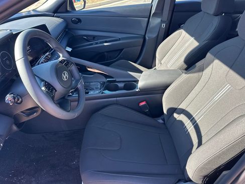 New 2025 Hyundai Elantra SEL FWD image 10