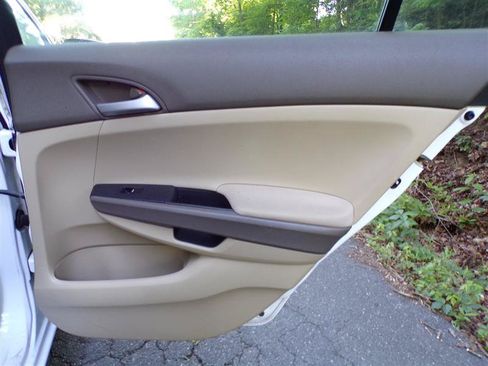 Used 2009 Honda Accord LX-P image 19