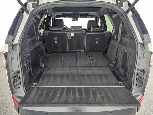 Used 2017 Land Rover Discovery HSE AWD/4WD image 16