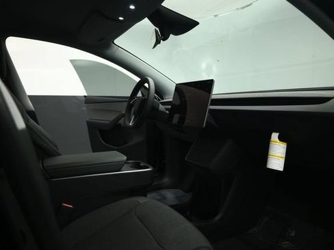 Used 2026 Tesla Model Y 2WD image 55