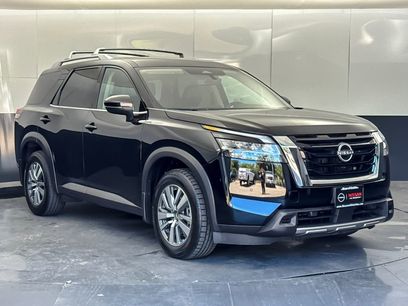 Used 2024 Nissan Pathfinder SL w/ Cargo Package